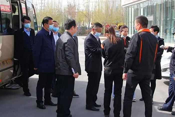 自治區(qū)政協(xié)副主席王紫云一行考察調(diào)研巨能機(jī)器人