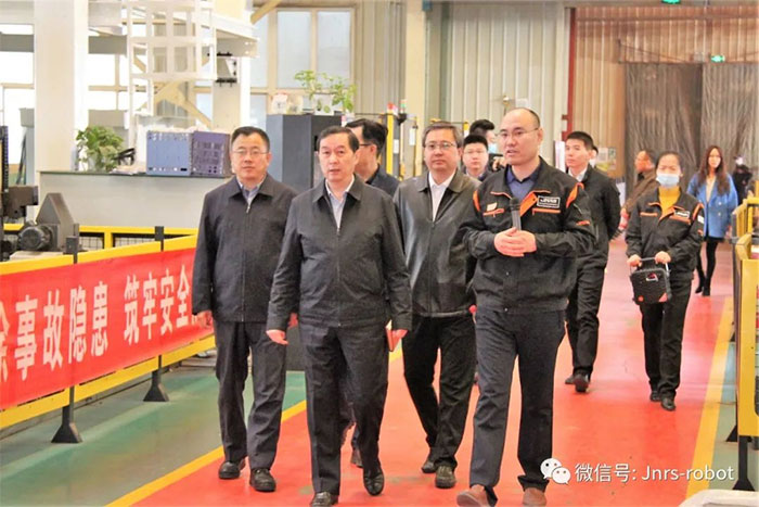 自治區(qū)黨委常委、常務(wù)副主席張超超一行參觀調(diào)研巨能機(jī)器人